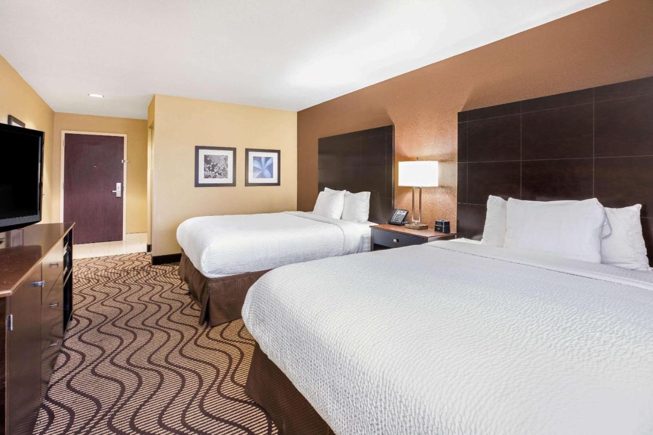 Deluxe Queen Room with Two Queen Beds at La Quinta Inn & Suites by Wyndham Meridian / Boise West