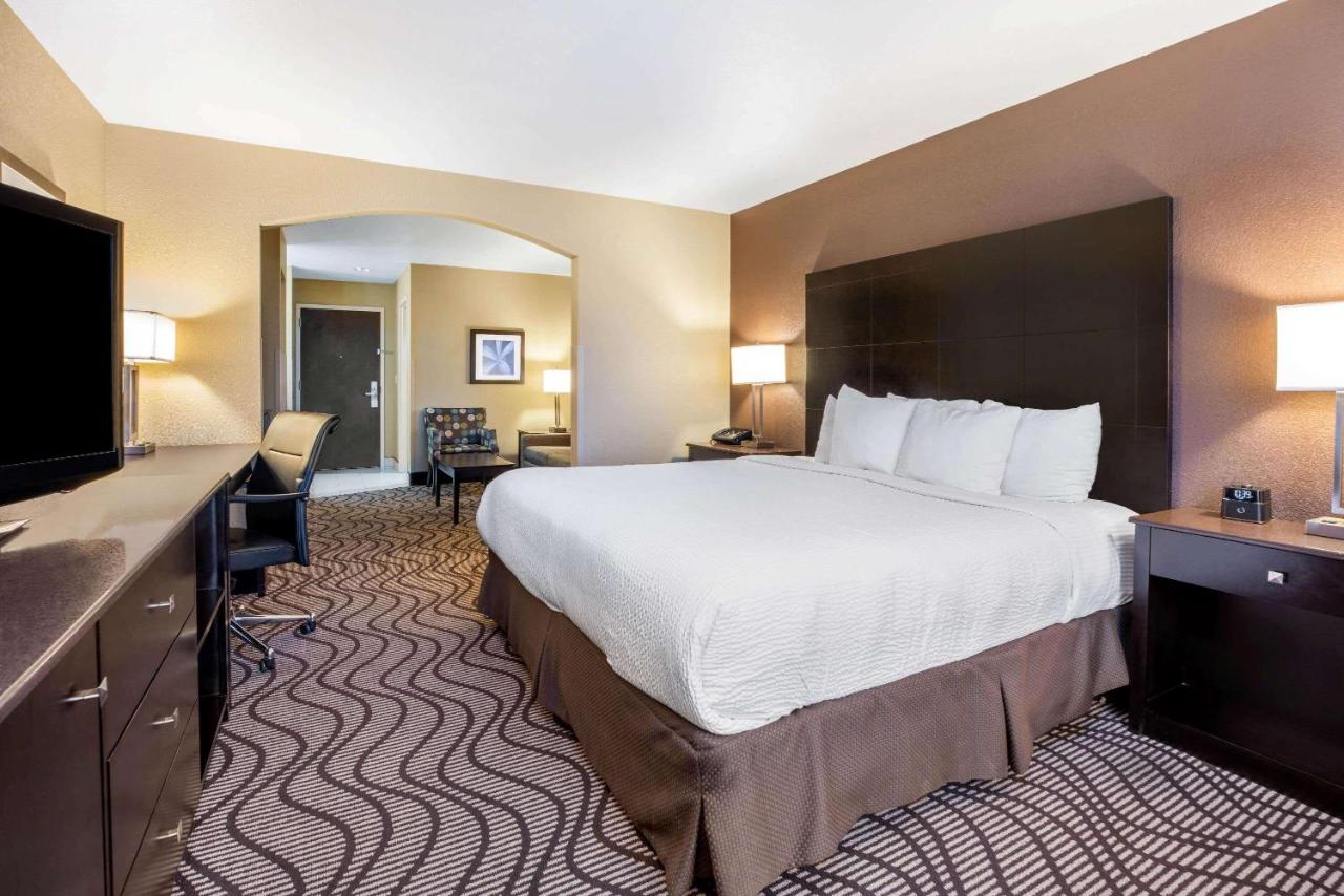 Executive King Room at La Quinta Inn & Suites by Wyndham Meridian / Boise West