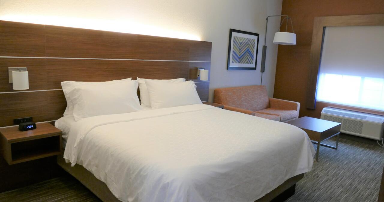 Standard King Room with Sofa Bed - Non-Smoking at Holiday Inn Express Lebanon, an IHG Hotel