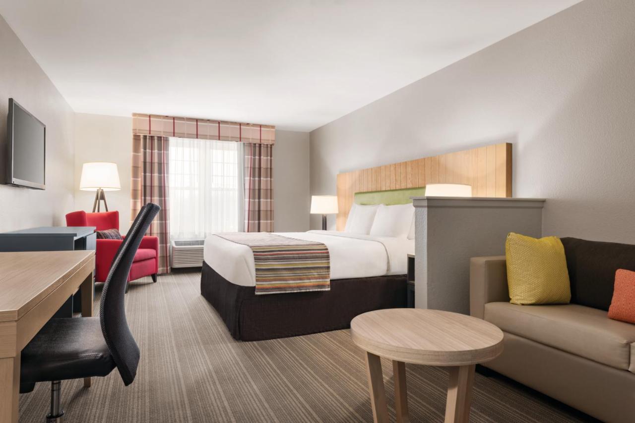 Executive King Suite - Smoking at Country Inn & Suites by Radisson, Schaumburg, IL
