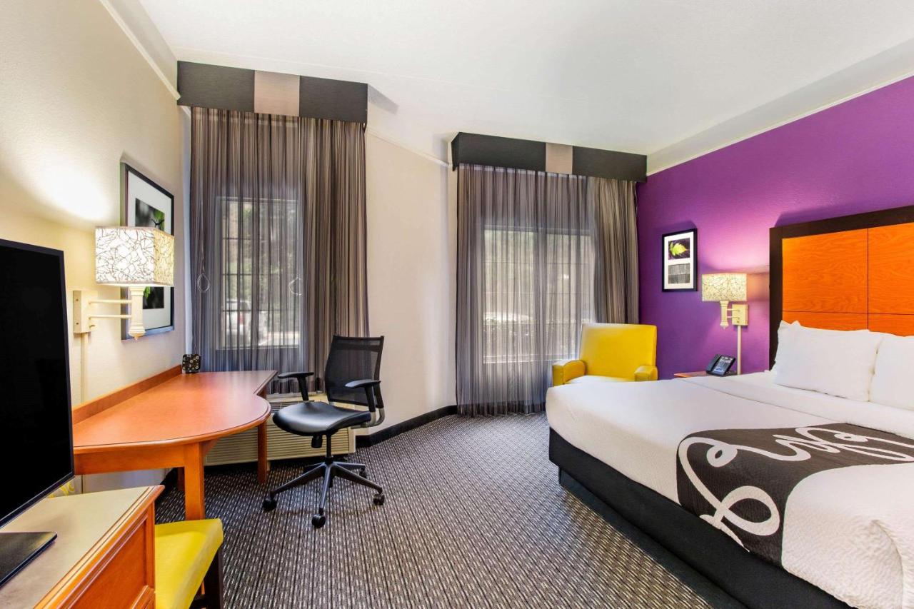Deluxe King Room at La Quinta Inn & Suites by Wyndham Raleigh Durham Intl AP