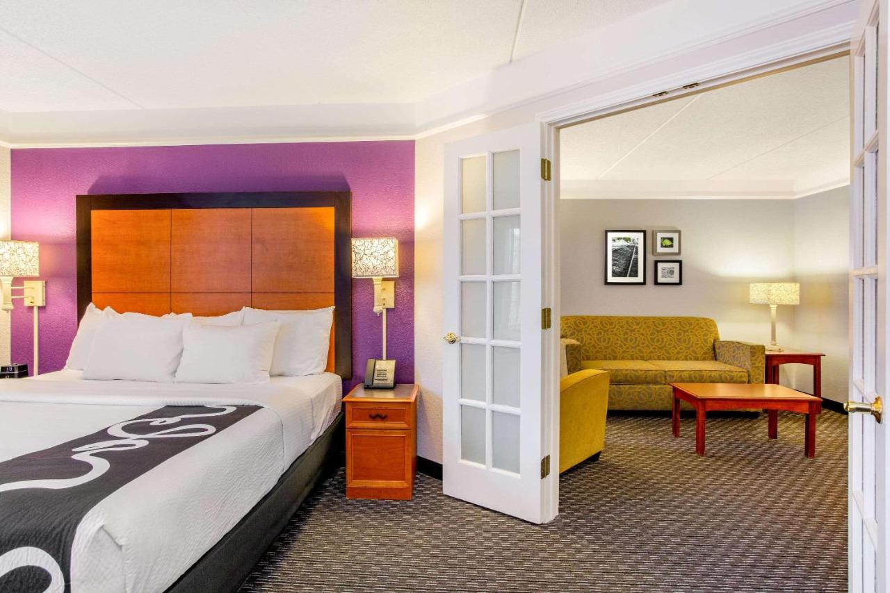 King Suite at La Quinta Inn & Suites by Wyndham Raleigh Durham Intl AP