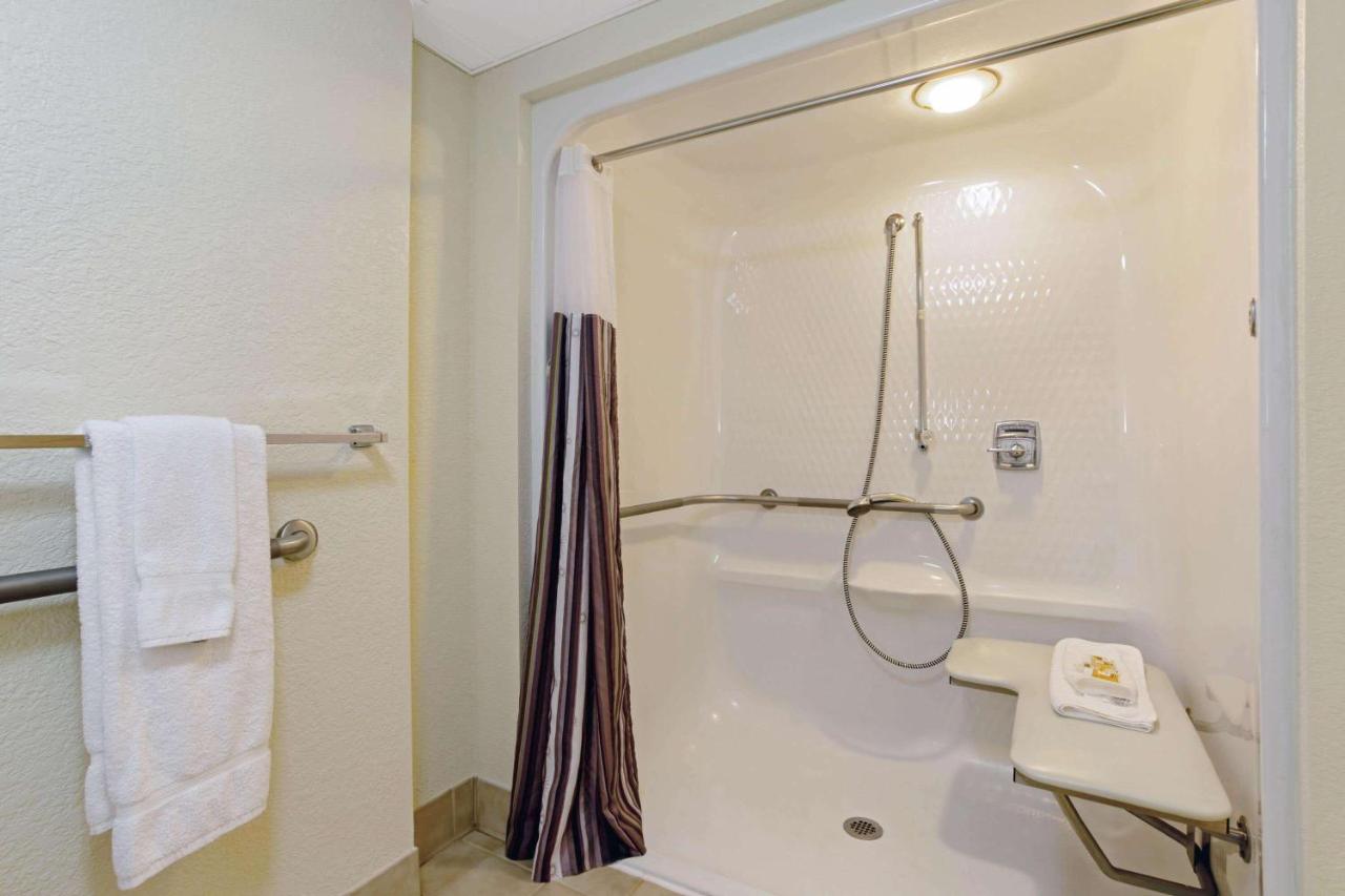 Queen Room with Mobility/Hearing Impaired Access and Roll in Shower - Non-Smoking at La Quinta Inn & Suites by Wyndham Boston Somerville