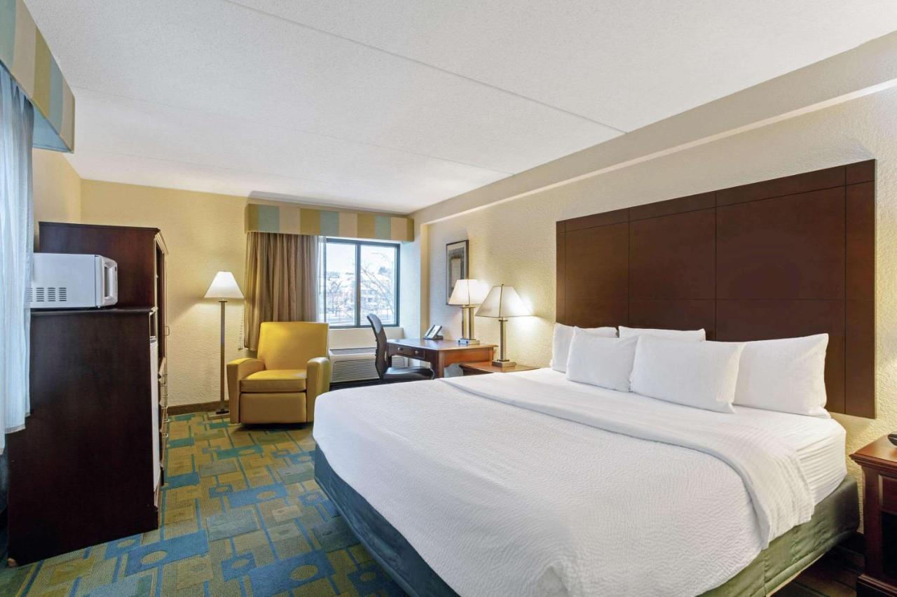 King Room at La Quinta Inn & Suites by Wyndham Boston Somerville