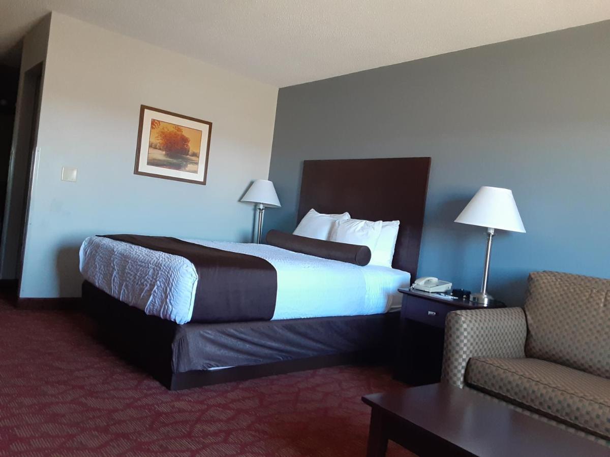 Queen Room at Quality Inn Superior - Duluth