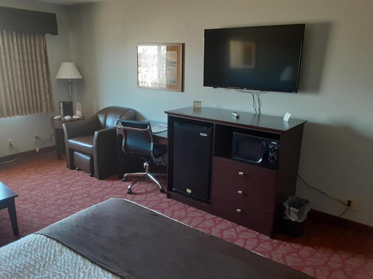 Queen Room at Quality Inn Superior - Duluth