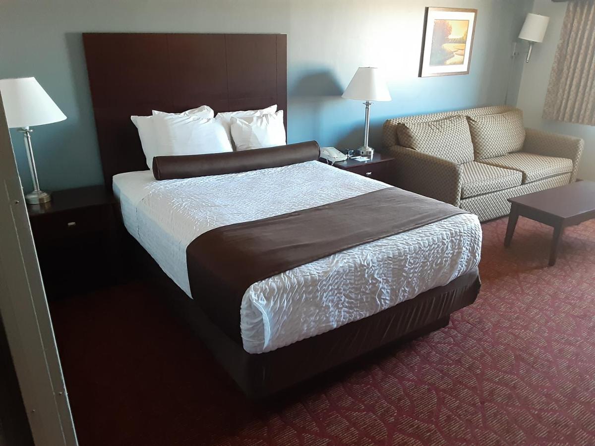 Queen Room at Quality Inn Superior - Duluth