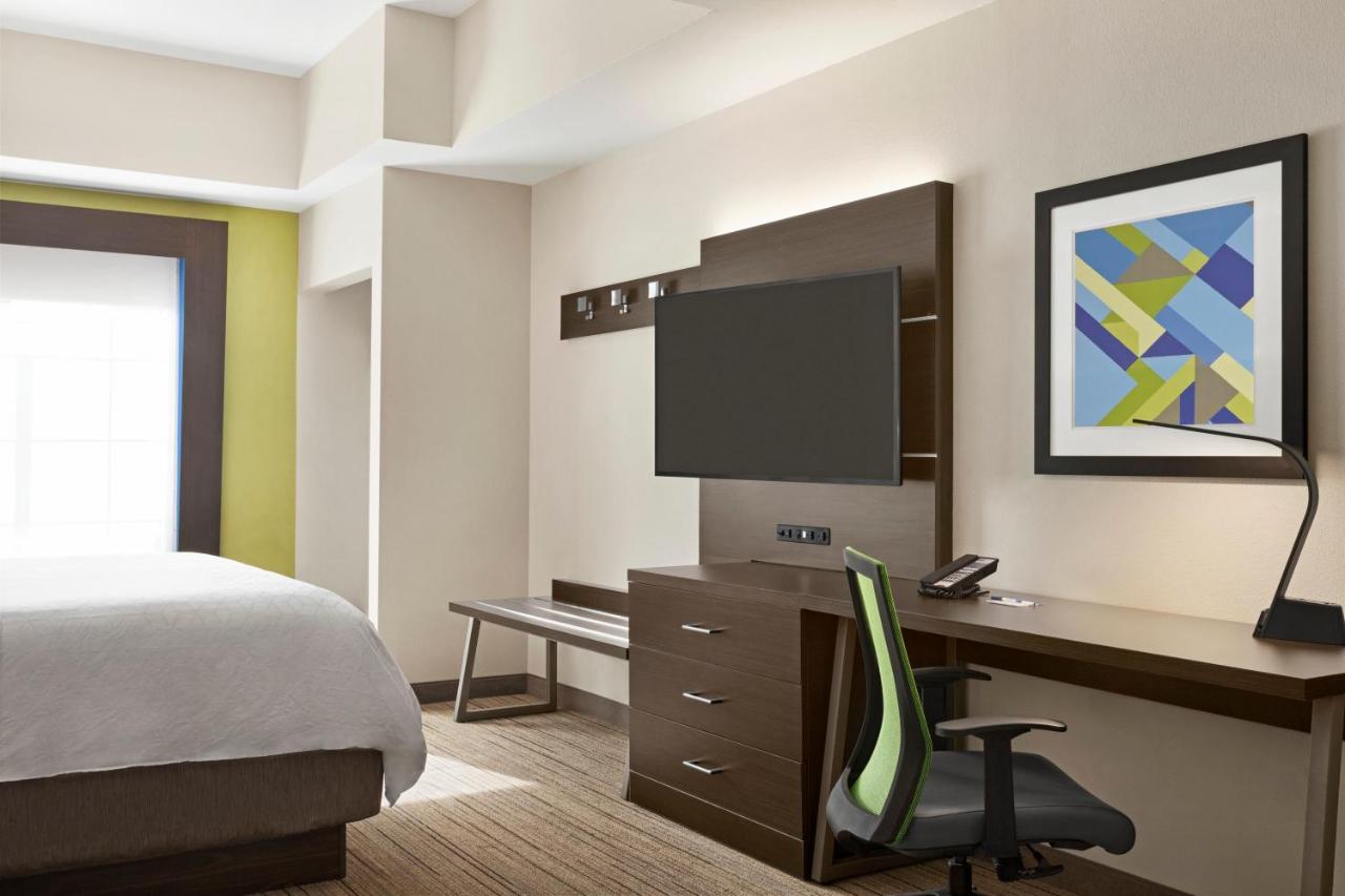 King Suite - Disability Access at Holiday Inn Express Hotel & Suites Durant by IHG