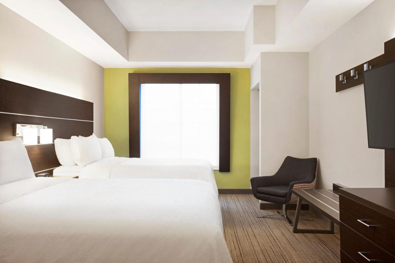 King Suite with Roll-In Shower - Disability Access at Holiday Inn Express Hotel & Suites Durant by IHG