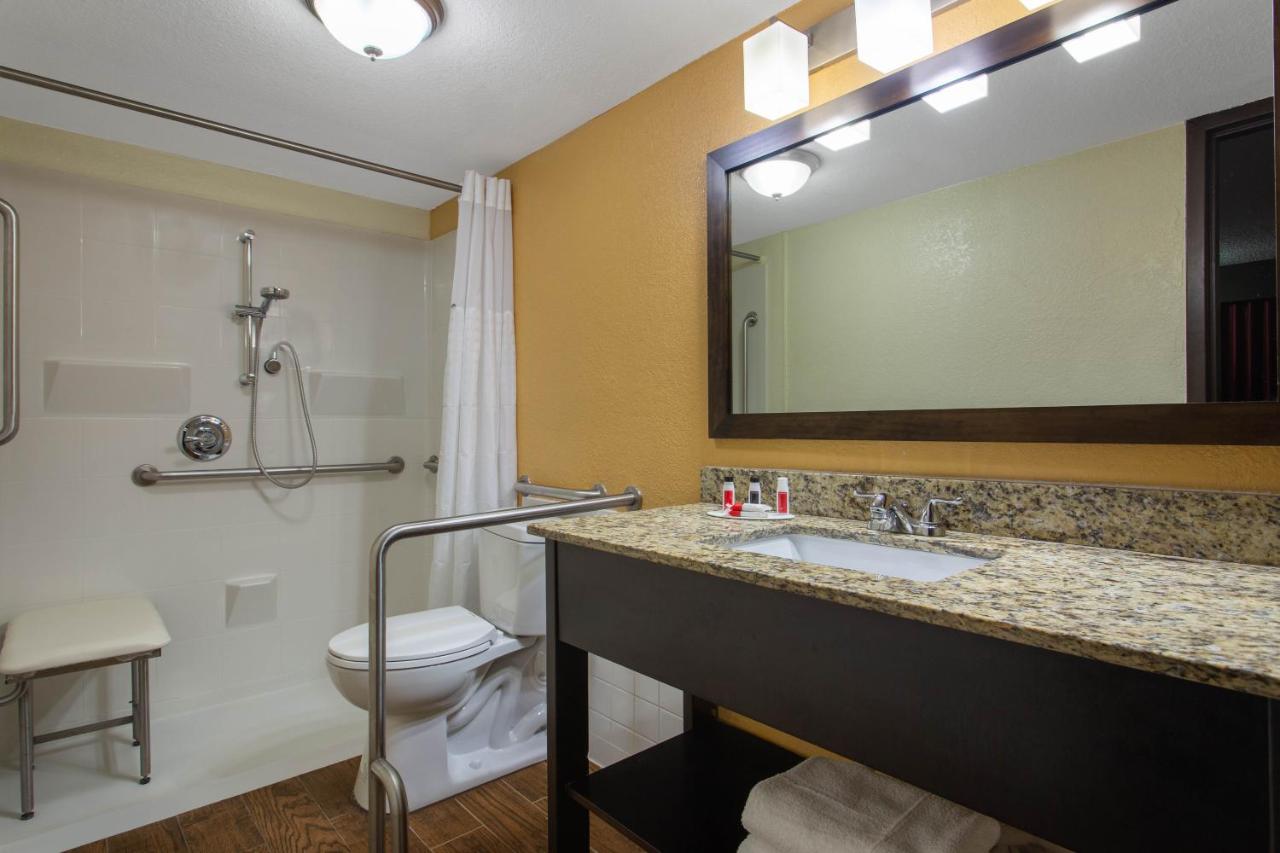 King Room - Mobility/Hearing Accessible with Bath Tub - Non-Smoking at Ramada by Wyndham Tampa Westshore Airport South