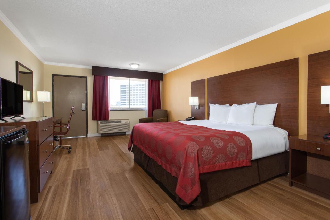 King Room with City View - Non-Smoking at Ramada by Wyndham Tampa Westshore Airport South