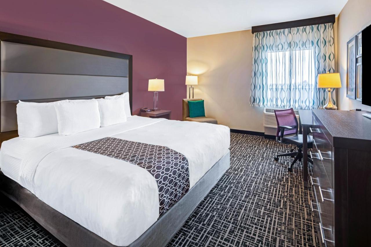 King Room with Bath Tub - Mobility Accessible/Non-Smoking at La Quinta Inn & Suites by Wyndham McAllen La Plaza Mall