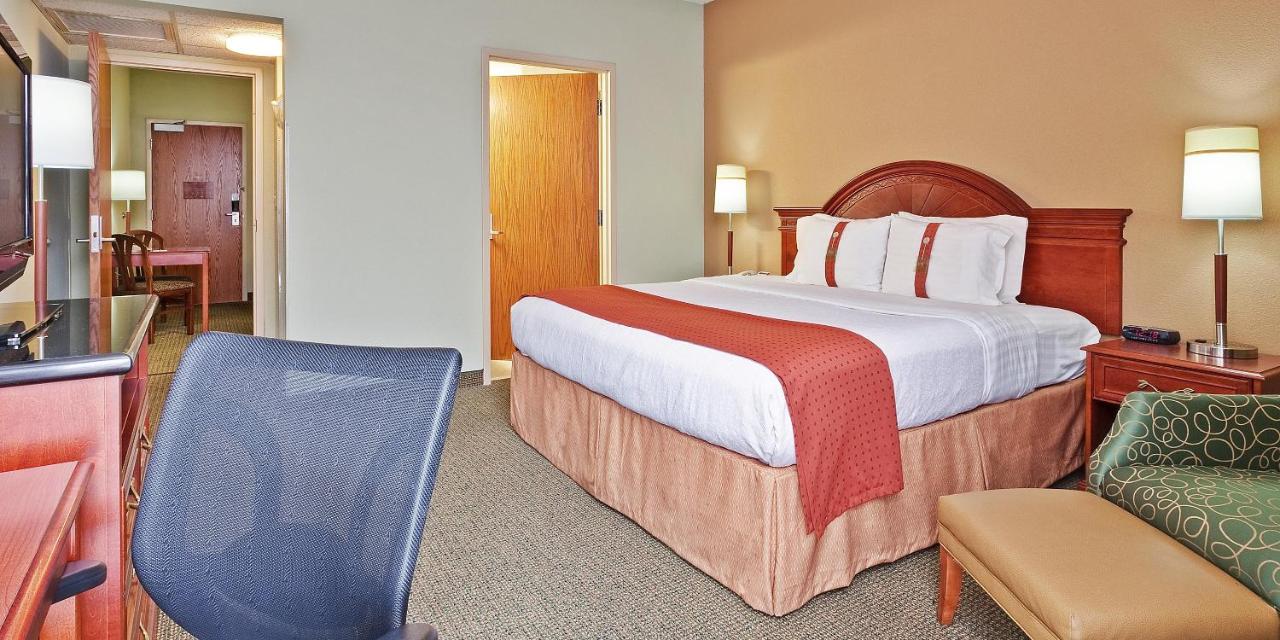 King Room - Mobility Access/Roll in Shower - Non-Smoking at Holiday Inn University of Memphis All Suite, an IHG Hotel