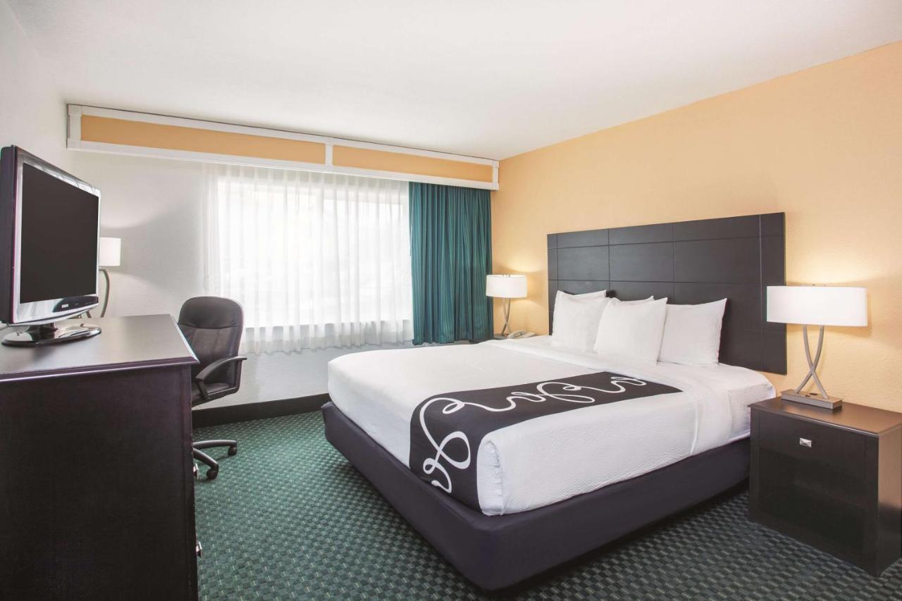 King Room with Bath Tub - Mobility/Hearing Accessible - Non-Smoking at La Quinta Inn by Wyndham Berkeley