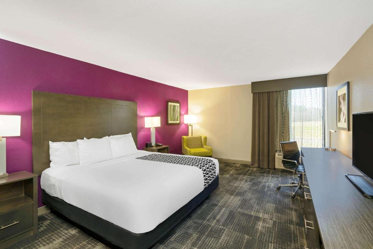 Deluxe King Room - Non-Smoking at La Quinta Inn & Suites by Wyndham Columbus MS