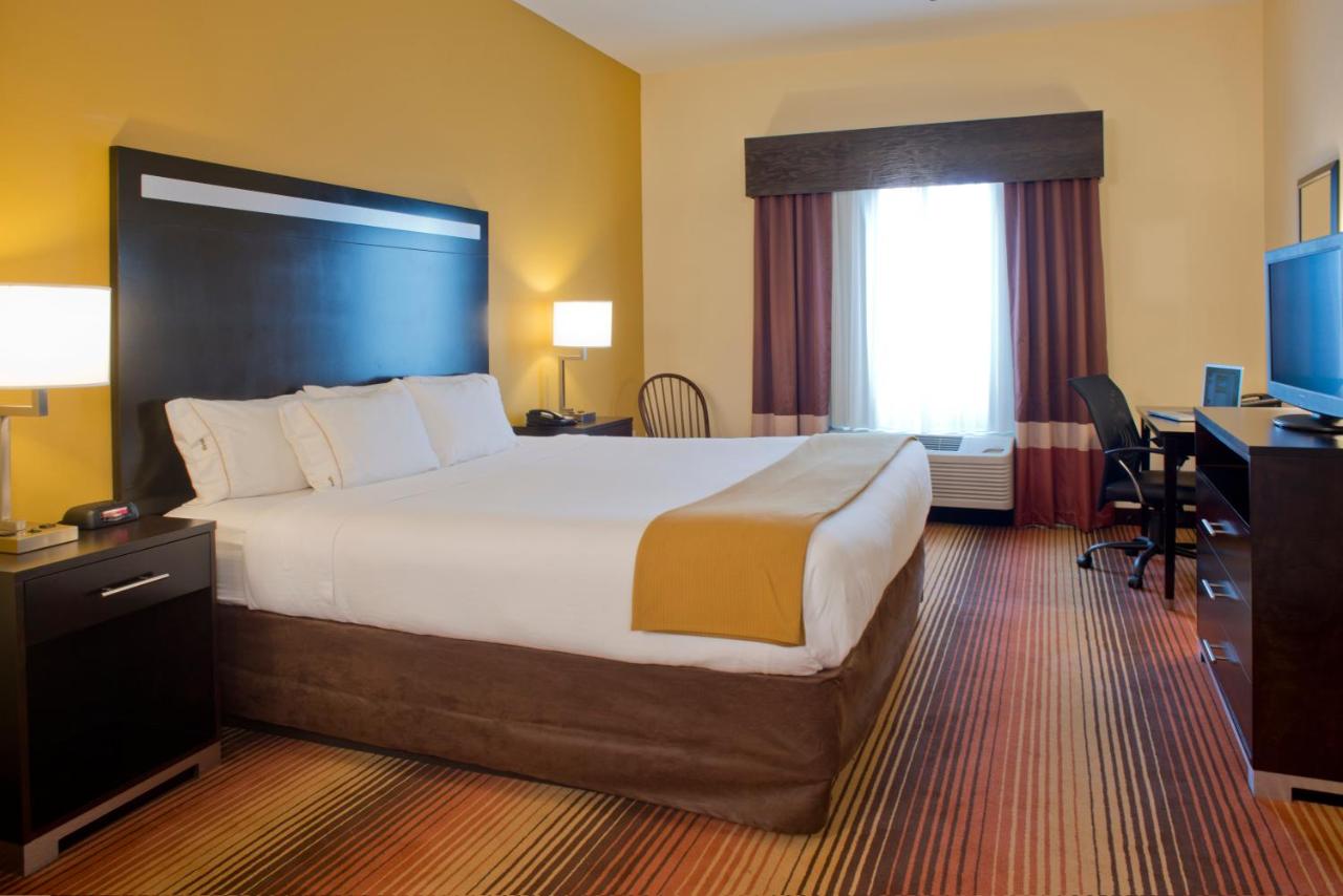 King Room with Roll In Shower - Disability Access/Non-Smoking at Holiday Inn Express Hotel & Suites Prattville South by IHG