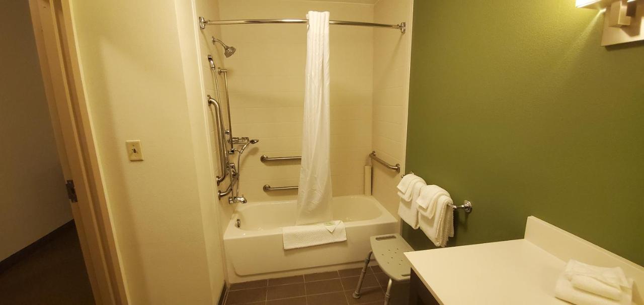 King Room - Accessible/Non-Smoking at Sleep Inn & Suites Defuniak Springs - Crestview