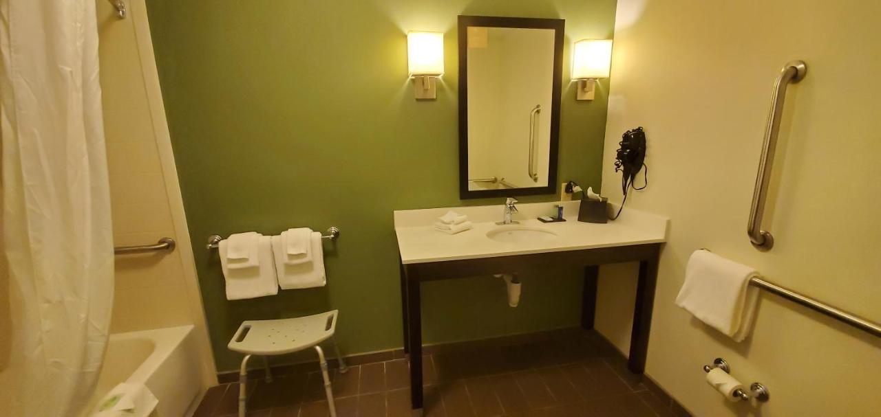 King Room - Disability Access at Sleep Inn & Suites Defuniak Springs - Crestview