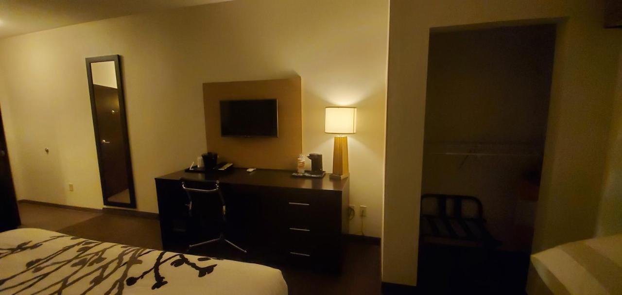 King Room - Accessible/Non-Smoking at Sleep Inn & Suites Defuniak Springs - Crestview
