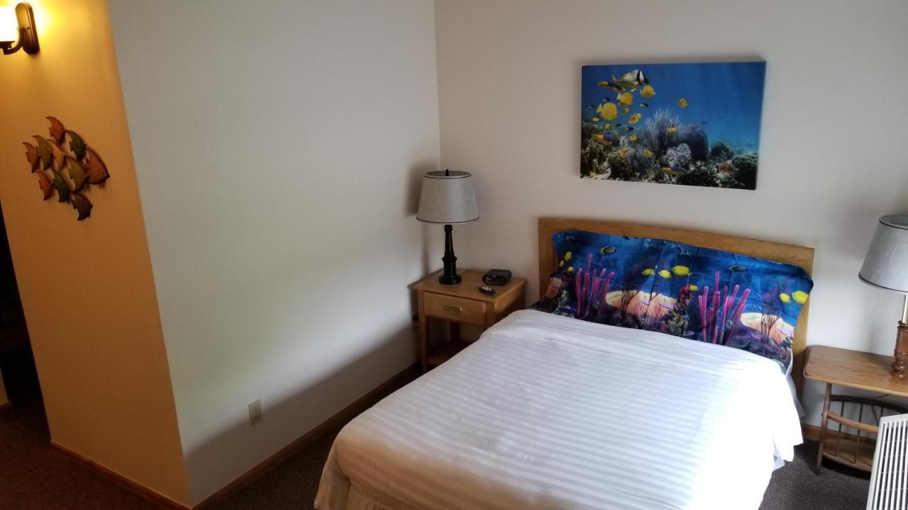 Family Room at Brook Pointe Inn