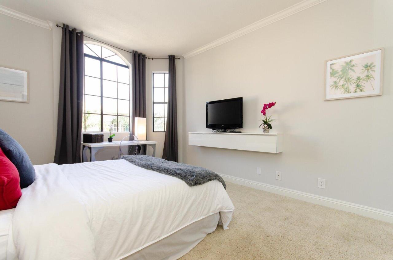 Two-Bedroom Apartment at Luxury Suites - Heart of Beverly Hills