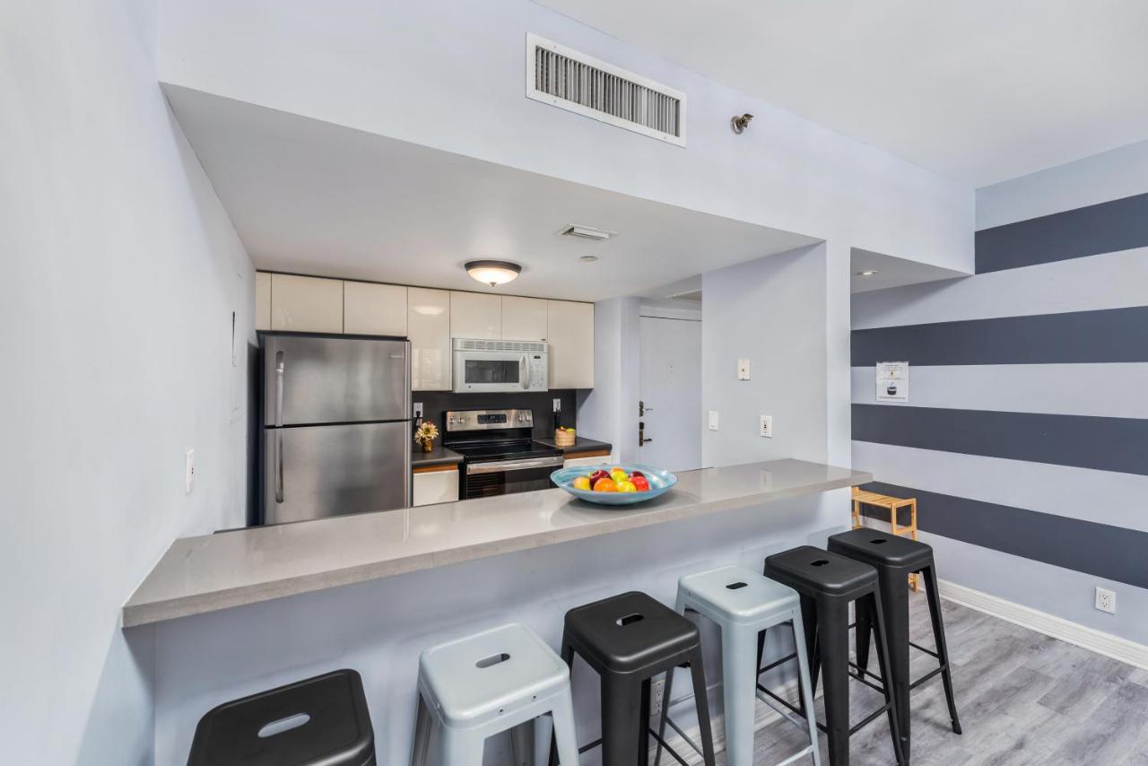 Deluxe Apartment at BEST DEAL! 2BR Modern Beachfront Ocean Drive WiFi