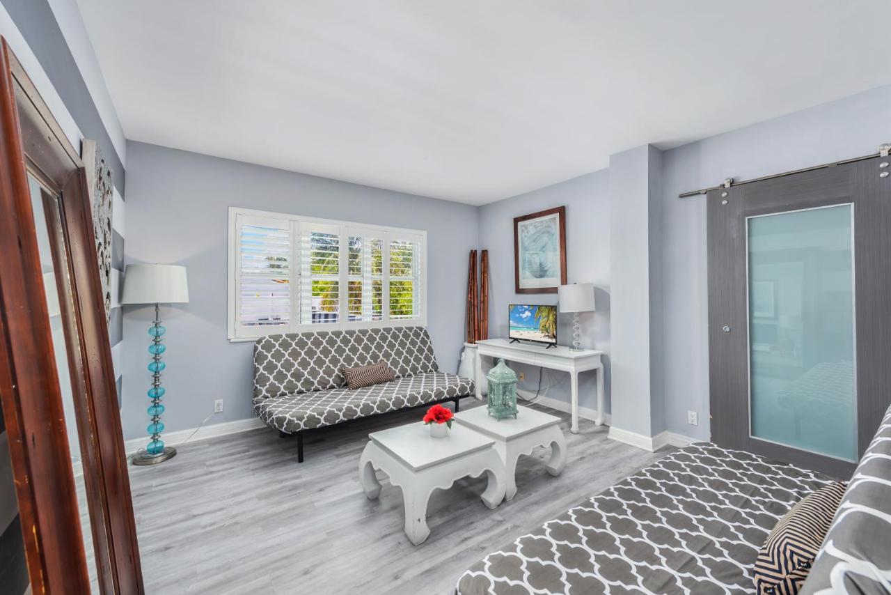 Deluxe Apartment at BEST DEAL! 2BR Modern Beachfront Ocean Drive WiFi