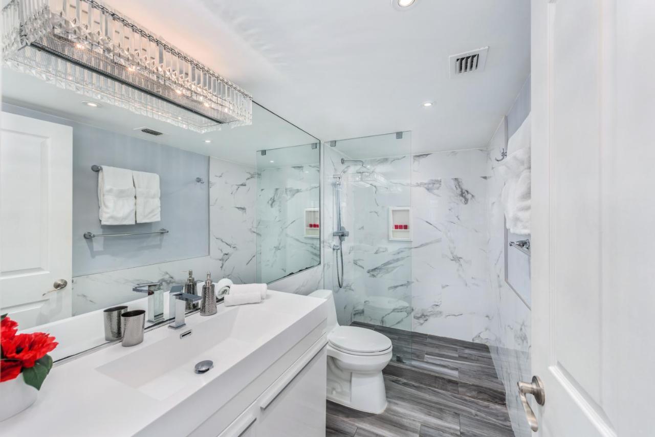 Deluxe Apartment at BEST DEAL! 2BR Modern Beachfront Ocean Drive WiFi