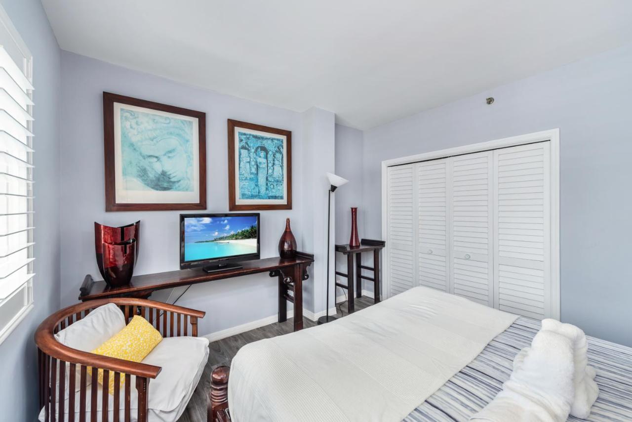 Deluxe Apartment at BEST DEAL! 2BR Modern Beachfront Ocean Drive WiFi