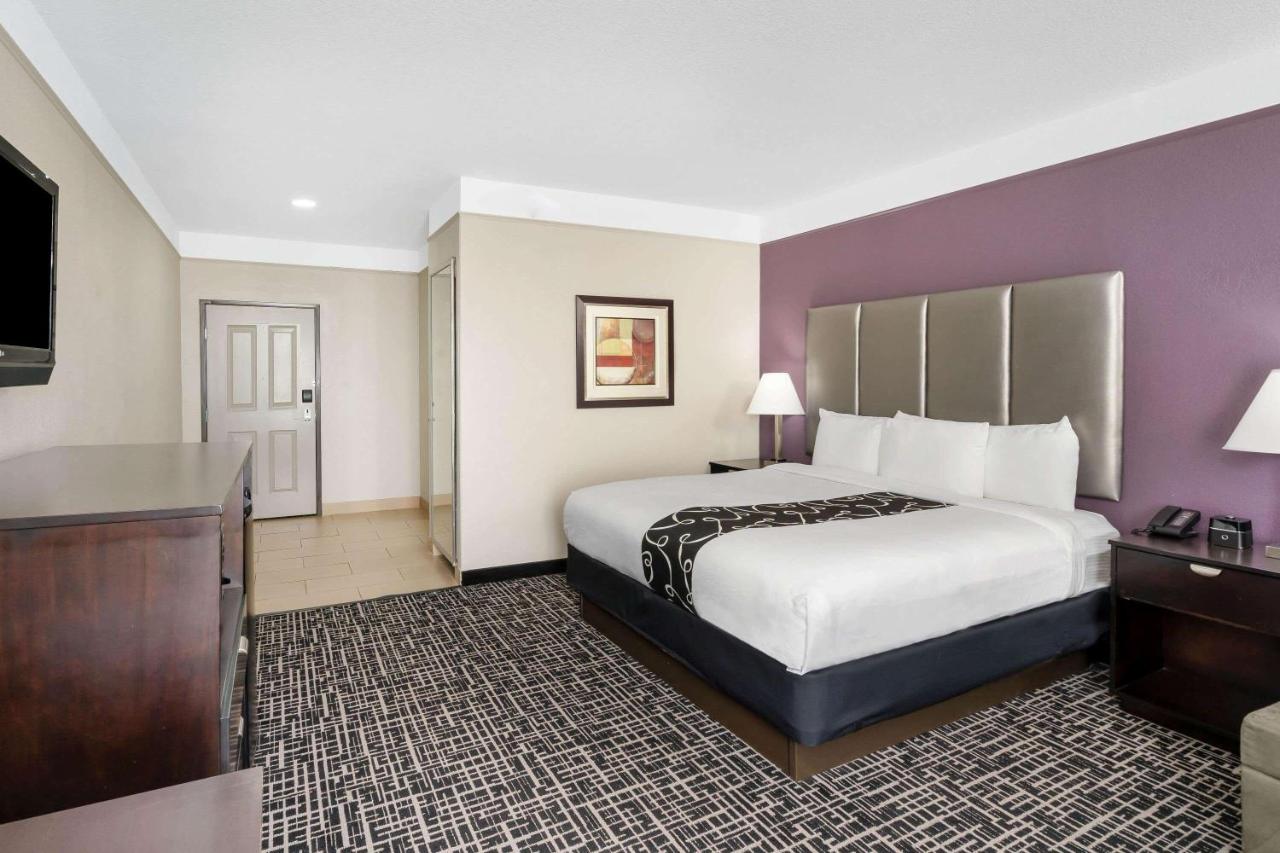 King Room -Mobility Accessible Room/Non-Smoking at La Quinta Inn & Suites by Wyndham Canton MS