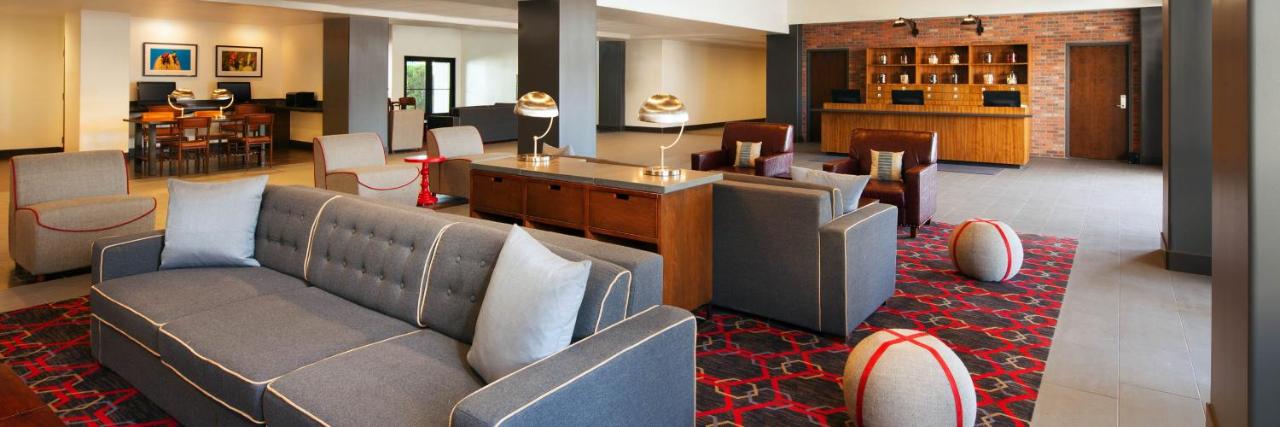 Four Points by Sheraton Phoenix South Mountain