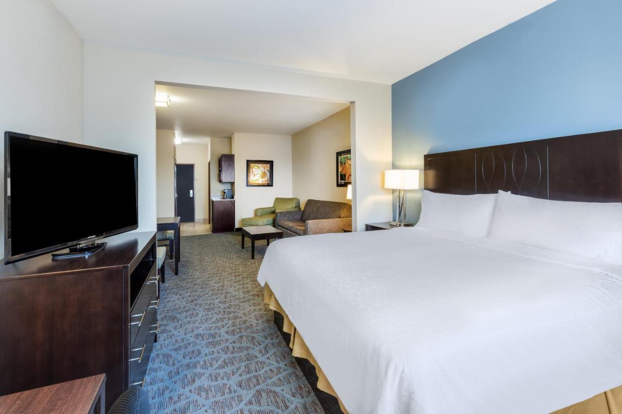 King Suite - Non-Smoking at Holiday Inn Express & Suites Floresville by IHG