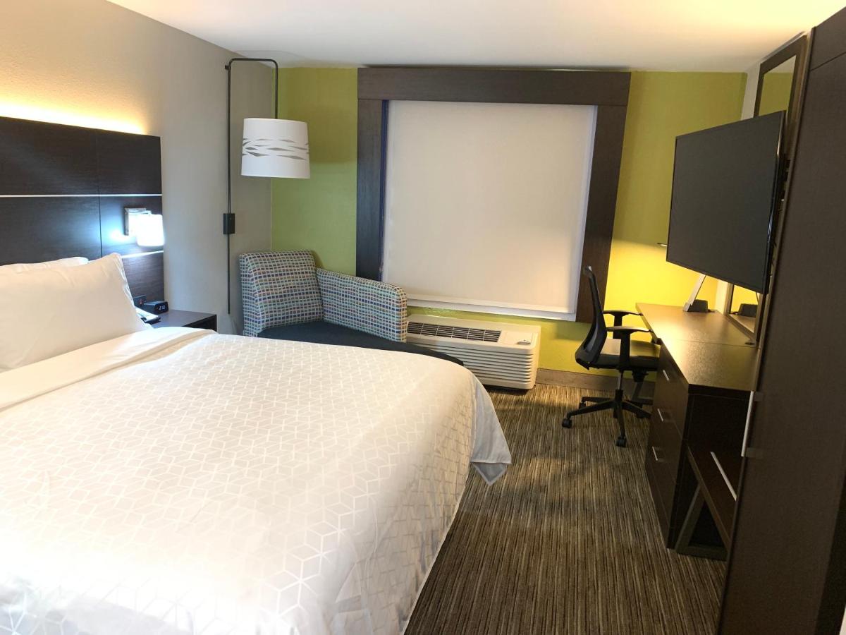 Leisure King Room - Non-Smoking at Holiday Inn Express Allentown North by IHG