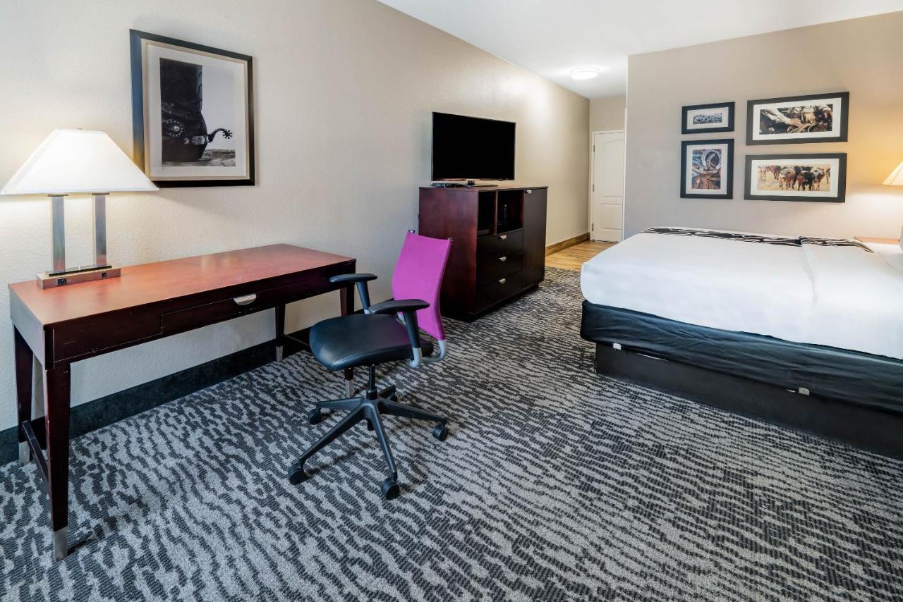 Deluxe King Room at La Quinta Inn & Suites by Wyndham DFW Airport West - Bedford
