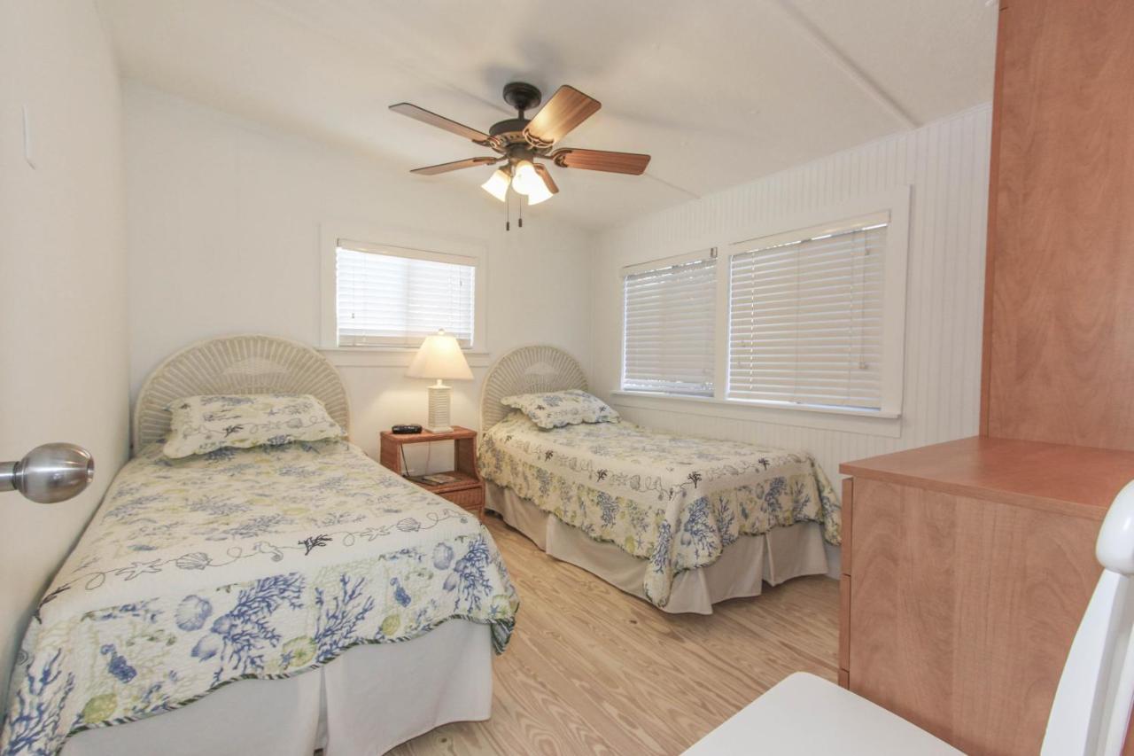 Two-Bedroom Cottage with Gulf Front at Gulf Breeze Cottages