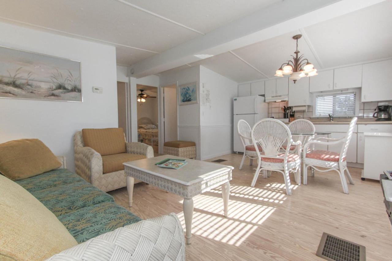 Two-Bedroom Cottage with Gulf Front at Gulf Breeze Cottages