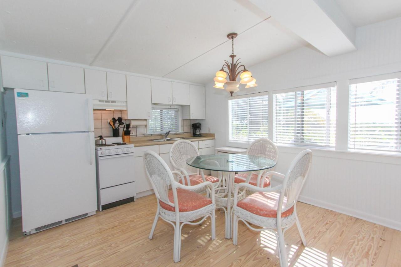 Two-Bedroom Cottage with Gulf Front at Gulf Breeze Cottages