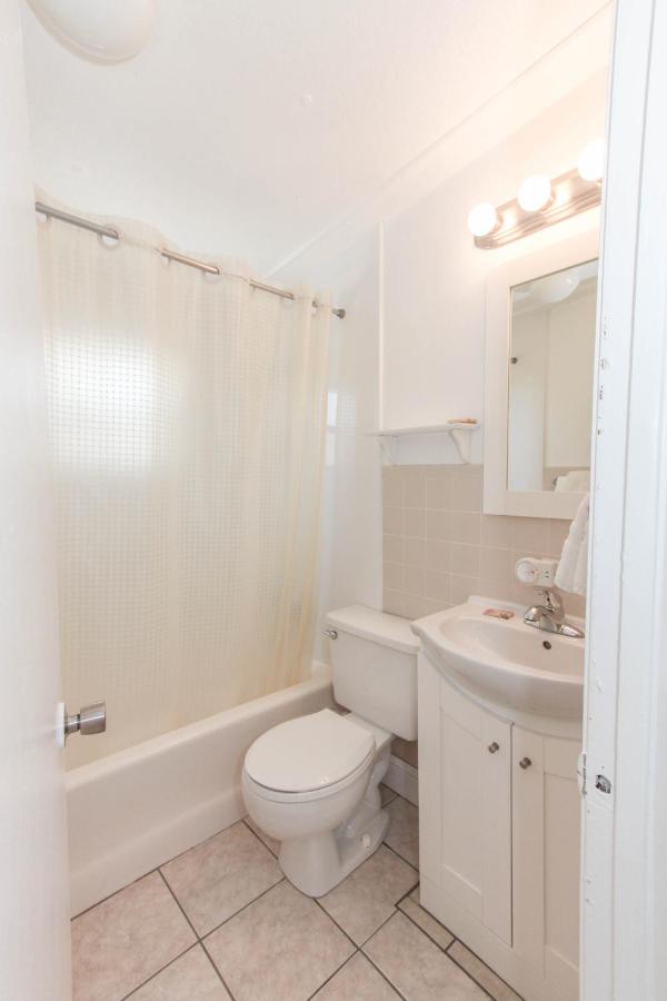 Two-Bedroom Cottage with Gulf Front at Gulf Breeze Cottages