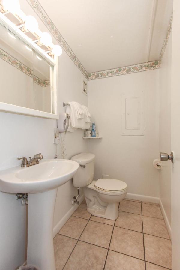 Two-Bedroom Cottage with Gulf Front at Gulf Breeze Cottages