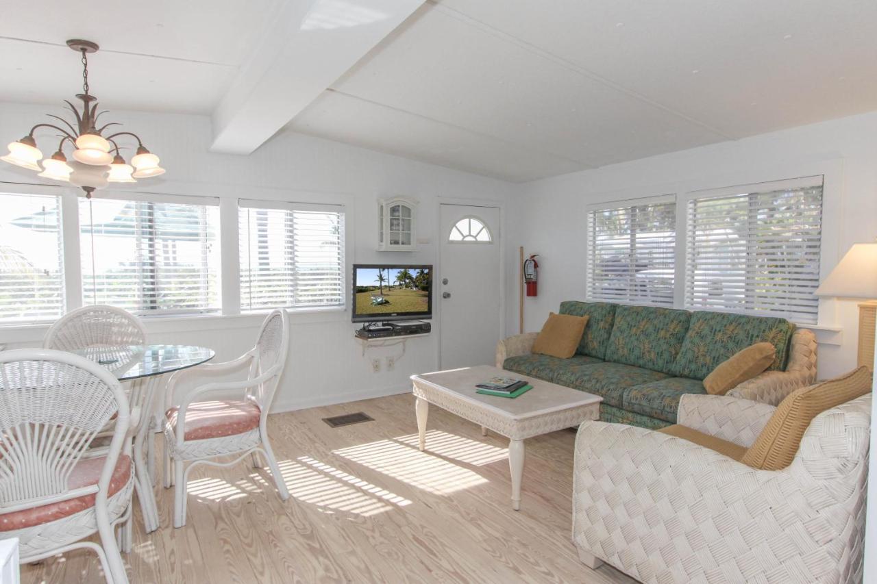 Two-Bedroom Cottage with Gulf Front at Gulf Breeze Cottages