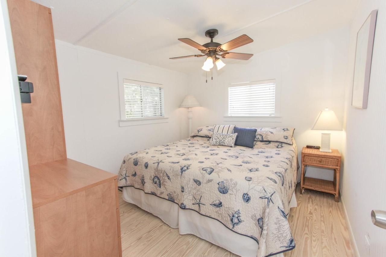 Two-Bedroom Cottage with Gulf Front at Gulf Breeze Cottages
