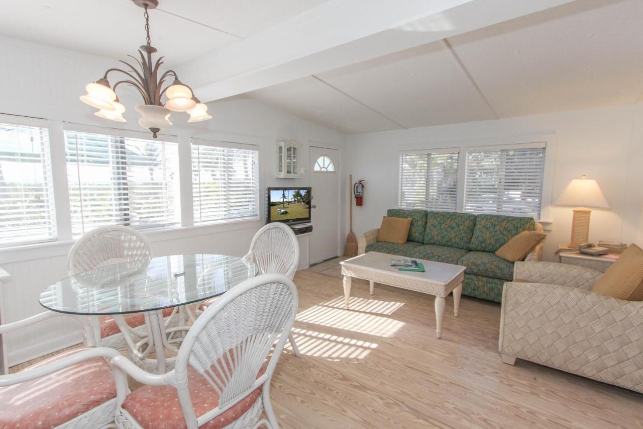 Two-Bedroom Cottage with Gulf Front at Gulf Breeze Cottages