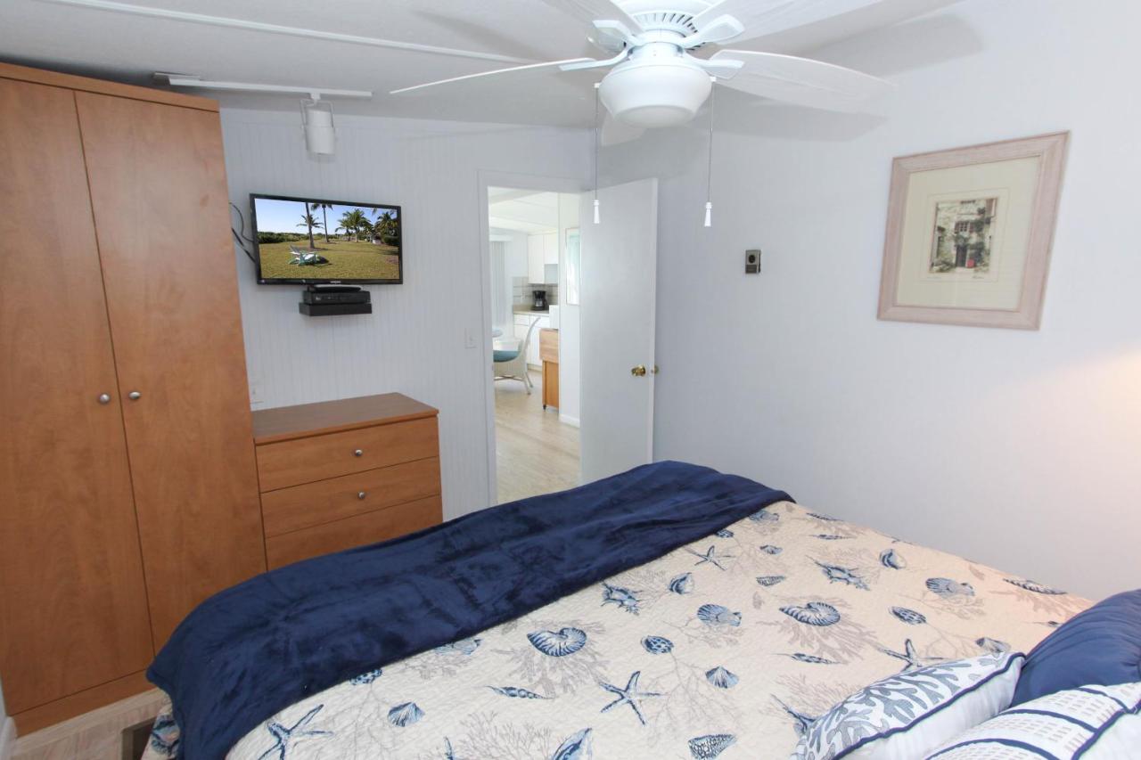 Two-Bedroom Cottage with Gulf Front at Gulf Breeze Cottages