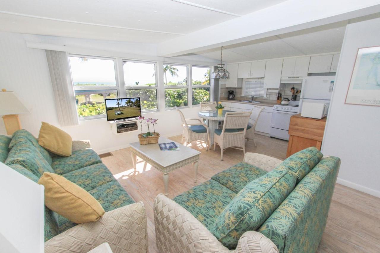 Two-Bedroom Cottage with Gulf Front at Gulf Breeze Cottages
