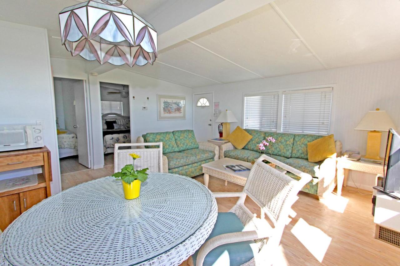 Two-Bedroom Cottage with Gulf Front at Gulf Breeze Cottages