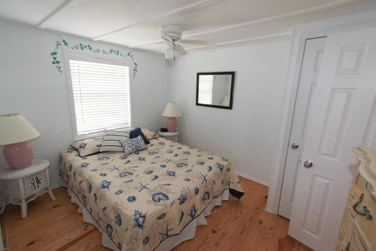 One-Bedroom Cottage at Gulf Breeze Cottages