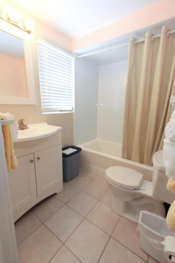 One-Bedroom Cottage at Gulf Breeze Cottages