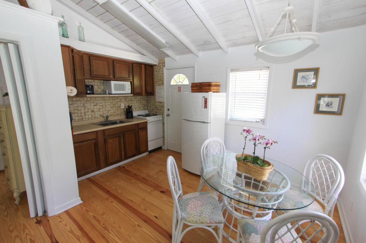 One-Bedroom Cottage at Gulf Breeze Cottages