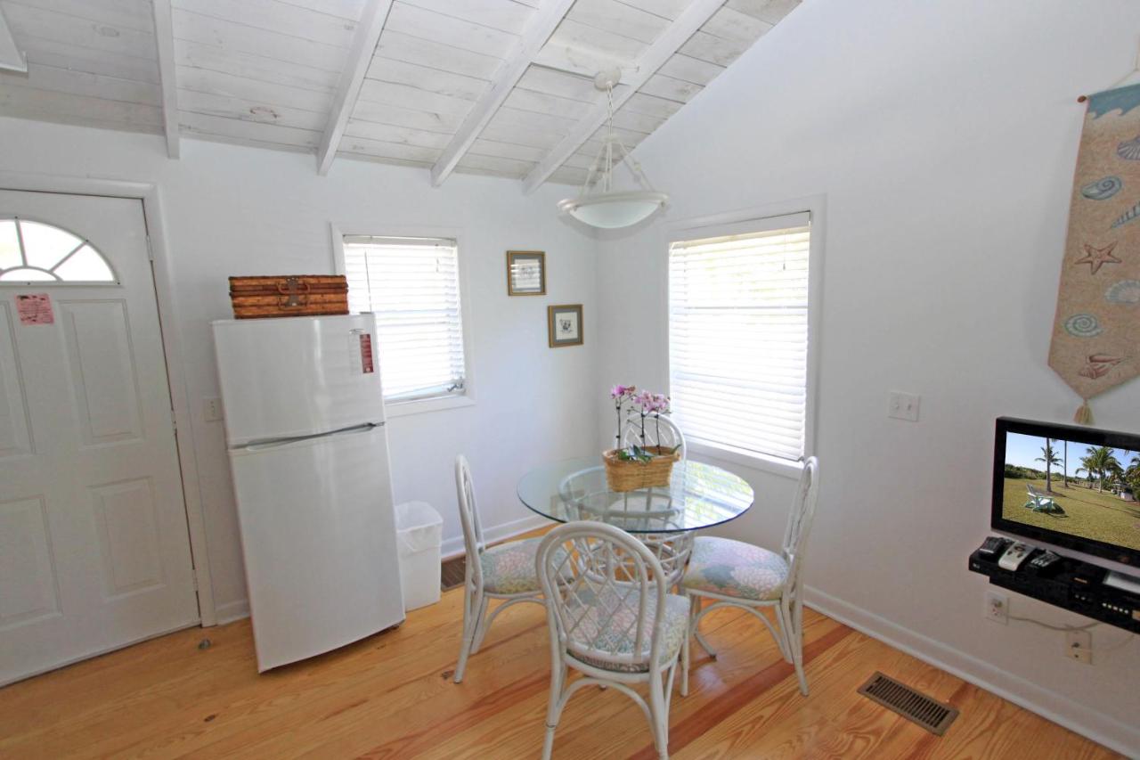 One-Bedroom Cottage at Gulf Breeze Cottages