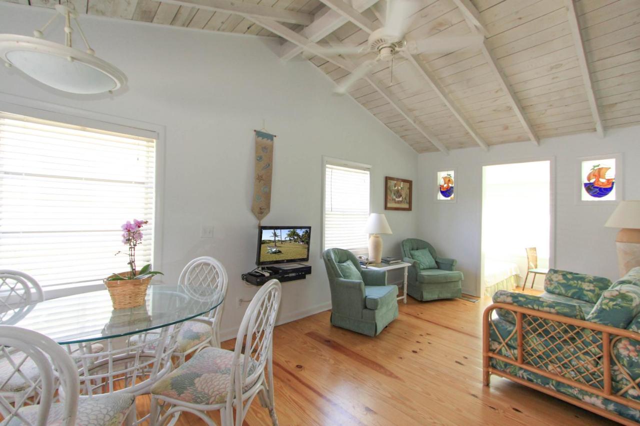 One-Bedroom Cottage at Gulf Breeze Cottages